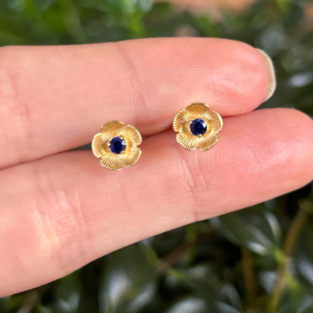American Vintage Gold Flower Earrings with Blue Center Stones